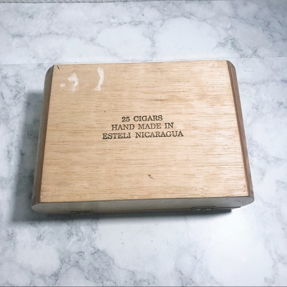 Vintage Handmade Nicaragua Cigar Wooden Box - Picture 4 of 7